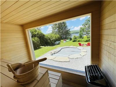 ChaletsetSpa,ca/ Waterfronts for rent Eastern Township with private salt spa and sauna