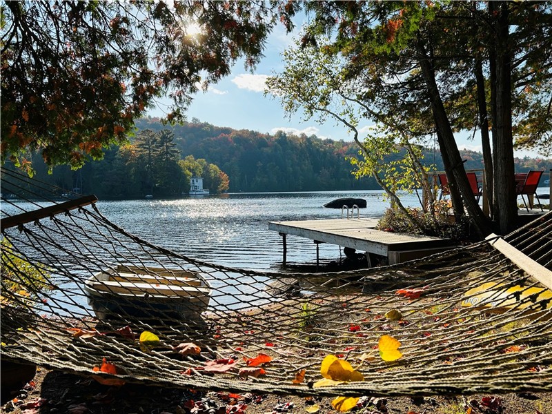 5-Star Fall Waterfront Gem - Serendipity Hideaway - Cozy Fireplace, Free Kayaks & Firewood included