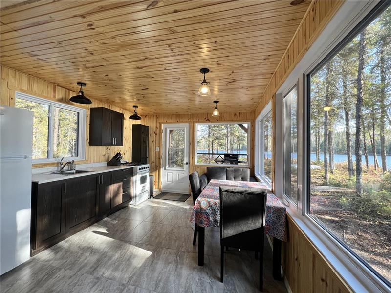 Waterfront Cottage: Fisherman's Paradise