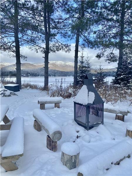 Waterfront Lac l'Orignal Cottage with View of Montage Noire SPA-Pool-Table-Foosball-Sandy Bottom