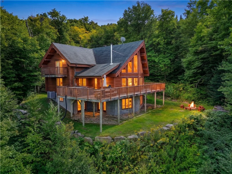 Chalet Geai Bleu Bord de L'Eau avec quai privé