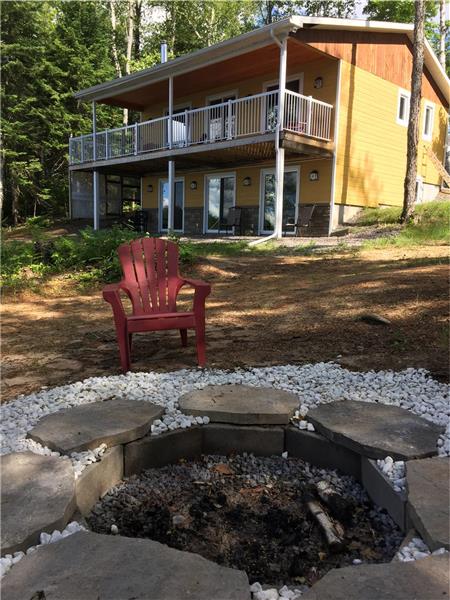 DOMAINE DE LA PRESQU'ILE ON BEAUTIFUL LAC SINCLAIR