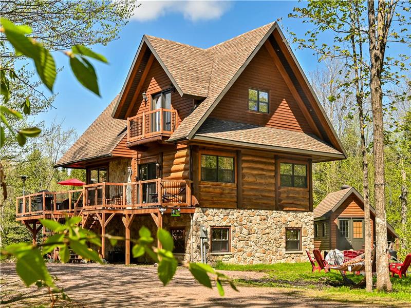 The FINNISH: chaletswow,com / lakefront, HOT TUB, Fiddler, St-Sauveur