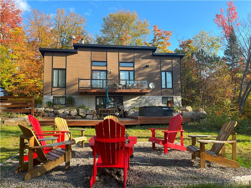 CHALET NORDIQUE (LAKE FRONT & SPA)