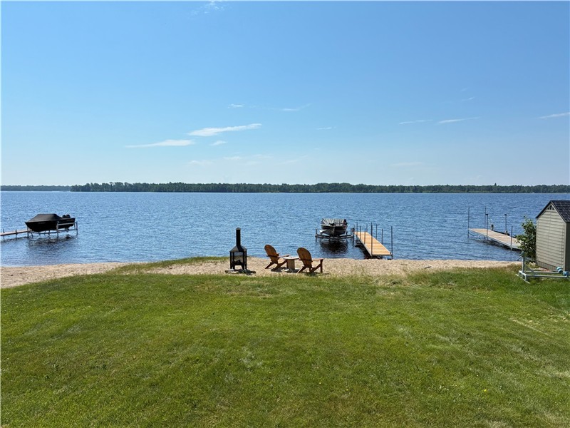 CHALET AVEC PLAGE PRIVÉE SUR LE LAC ST-JEAN