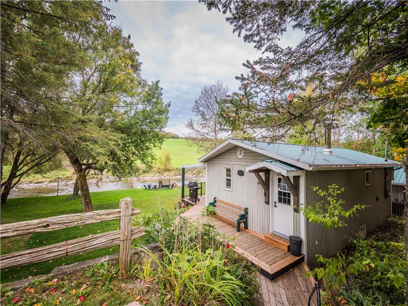 Theodore's Cottage - Nicolet River Victoriaville