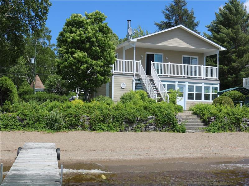 La villa sur la plage, lac Aylmer, Stratford, plage de sable, SPA, VTT, motoneige, bateau, pêche.