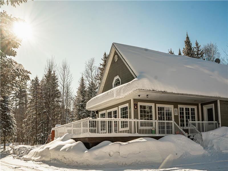 * PASSION CHALETS * | LE PIGNON VERT | SPA - LAKE - POOL TABLE