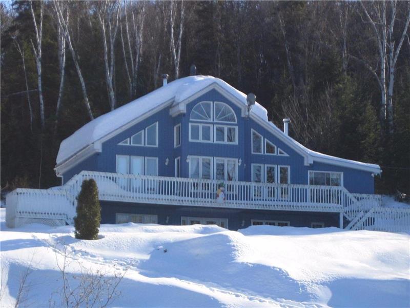 Escape to Chalet Sapphire. A Serene Four-Season Retreat