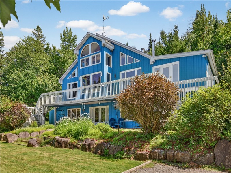 Escape to Chalet Sapphire. A Serene Four-Season Retreat
