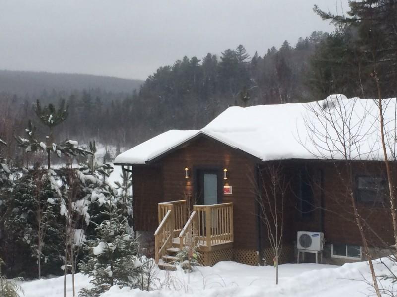 Chalet à louer:  entièrement  équipé,  quai privé, nature et activités 4 saisons