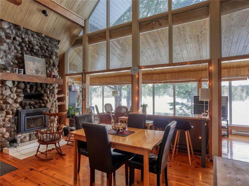 Directement au bord du lac avec SPA,''Le Grand Chevreuil'' Wi-Fi,véranda moustiquaire