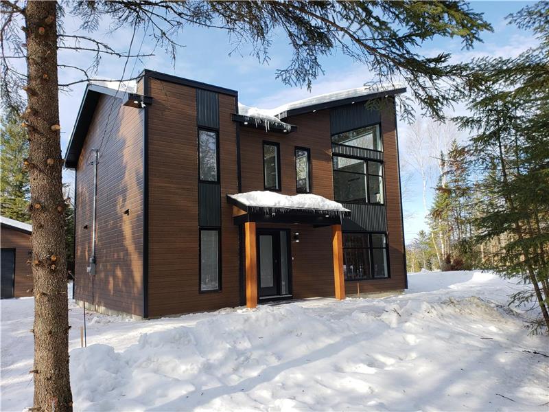 THE URBAN CHALET *Spa, lake  & pool table