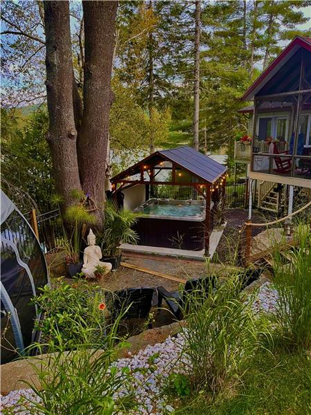 Le chalet du bonheur (avec spa vue sur le lac)idéal pour télé-travail/wi-fi.