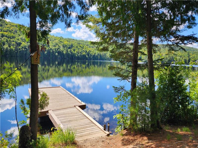 Rustic lakeside chalet with fireplace and spa