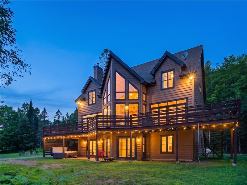 Chalet Phoenix with Private Dock on Lake Labelle Covid 19 Policy