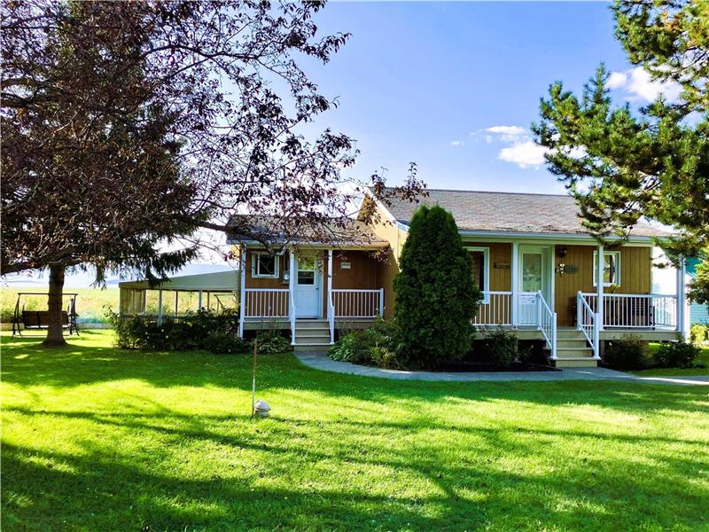 Aquilon : Rental in the heart of L'Isle-aux-Grues with outdoor lounge