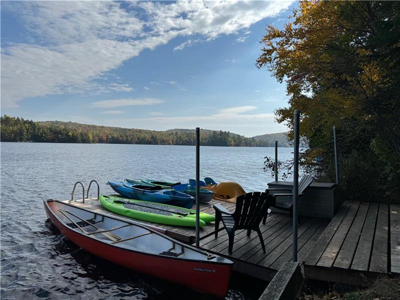 Le Belvédère beautiful cottage house Lac long Saint-Élie-de-caxton Hot Tub Canoe Kayak, Swimming