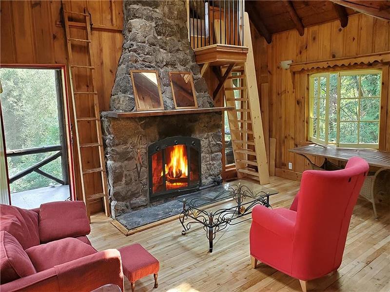 Cozy Cottage in Sainte-Adèle in the Laurentians