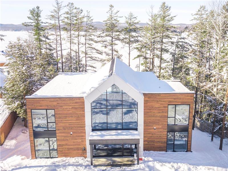 Imposant (WATERFRONT)