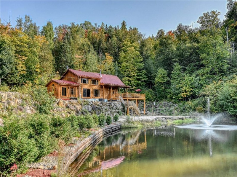 *PASSION CHALETS* | DOMAINE SAPHIRE DELUXE | PRESTIGIOUS – SPA – SAUNA – LAKE – FIREPLACE – GAMES