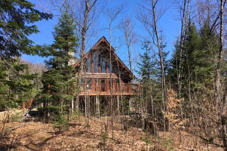 Chalet bois rond au bord du lac - Le Grizzly