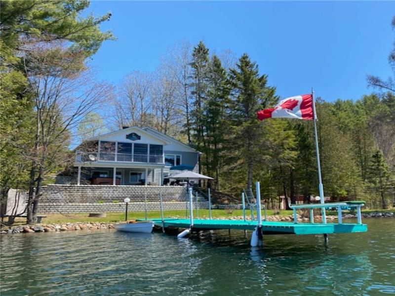 Renovated Waterfront Cottage *Hot Tub * Wood Fireplace * Pool Table **March & April Rates 25% OFF.