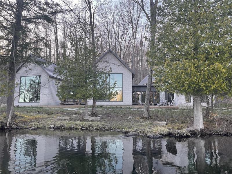 Les Voisines! Amazing Cottage on a lake, Austin