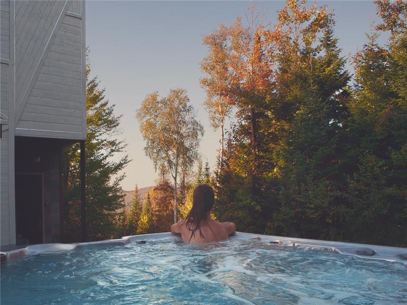 La Romane: Nature Escape with Hot Tub & Pool Table
