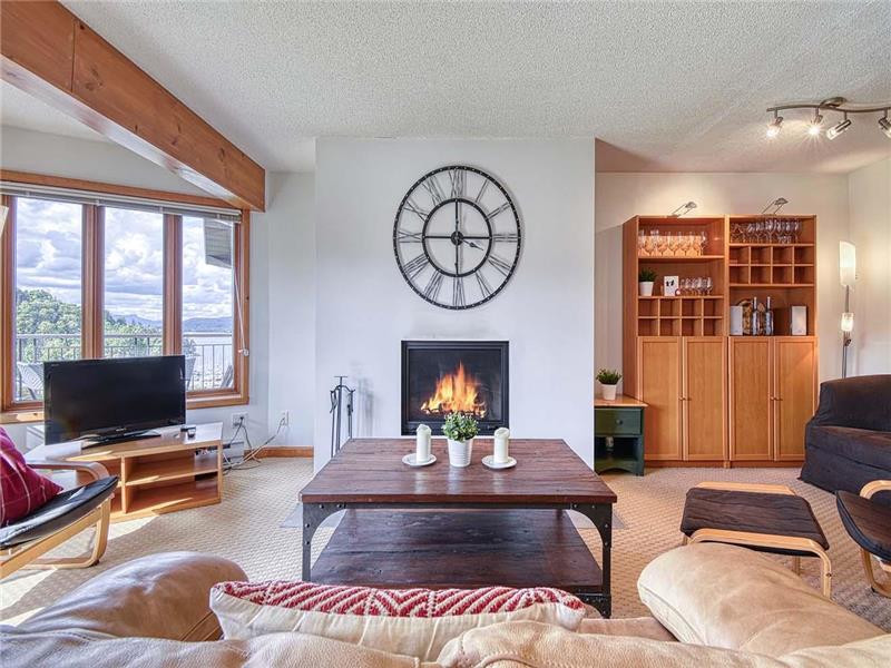 Pinoteau Condo Mont-Tremblant DECEMBER 2025 RENTAL $4,000