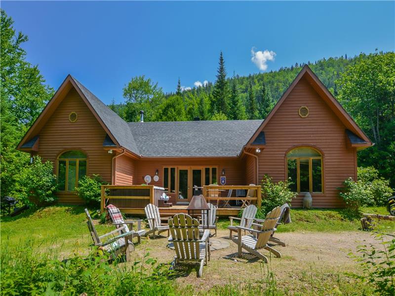 Chevreuil ZEN - Beautiful Wooden Cottage ski slopes and Tremblant Natural Park