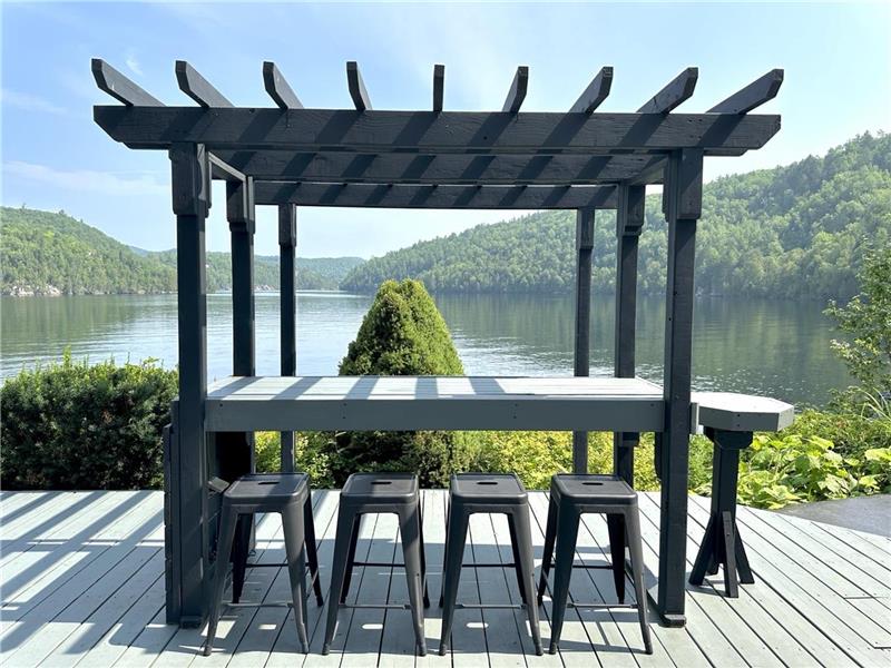 January and February deals. Book 2 nights 3rd free! Hot Tub year round!Lakehouse Paradise.