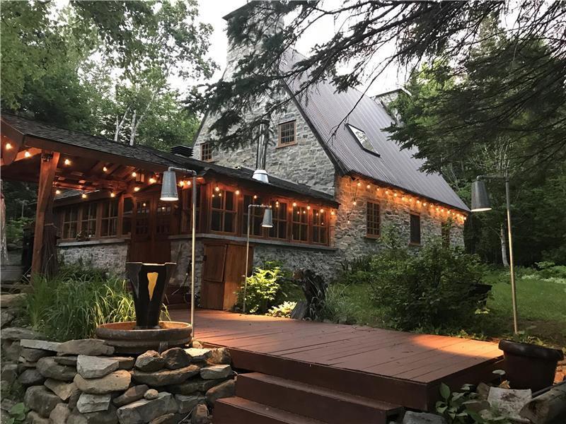 Chalet Le Saint-Ferréol (SPA - fireplace - large wooded area - calm and nature)