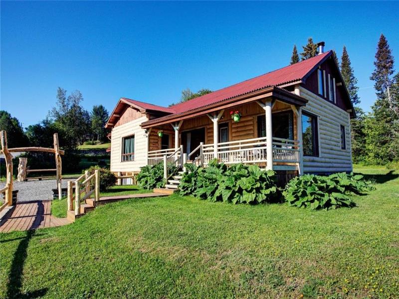 Wood log with SPA + Lake + Babyfoot