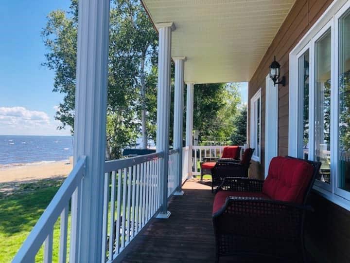 Les Quatre Vents | Lakefront & Private Beach