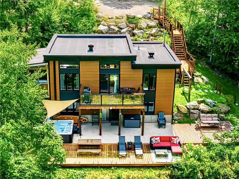 La Chic Cabane /WATERFRONT/SPA/FIREPLACE/GAZEBO/INTERNET/KAYAKS/PADDLE BOARD/PEDALO*CITQ_304511