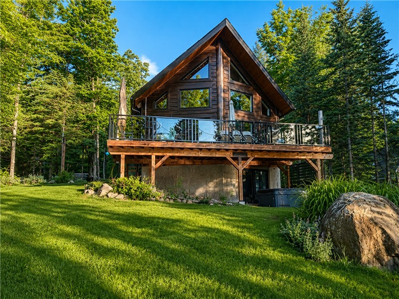 La Renardière - Lakefront cottage on Gagnon Lake