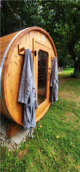 La Colombiana Chalet with spa and sauna riverfront