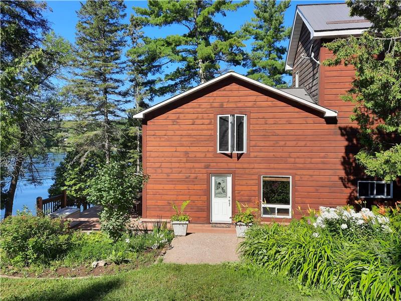 Lakehouse cottage roddick spa 16+ people guest house lakeside waterfront