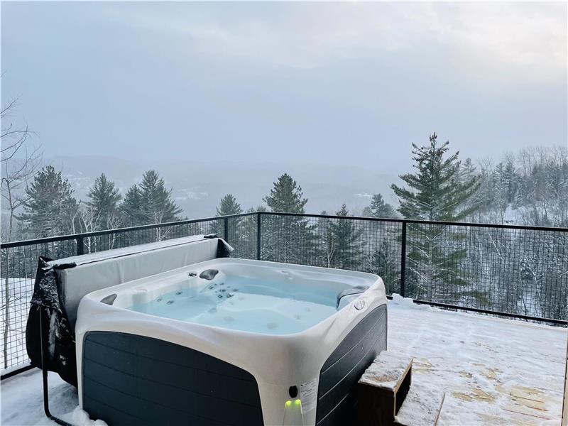 Chalets sur le roc (KÄS) SKI IN/SKI OUT*SPA*FOYER*RANDONNÉE*VUE