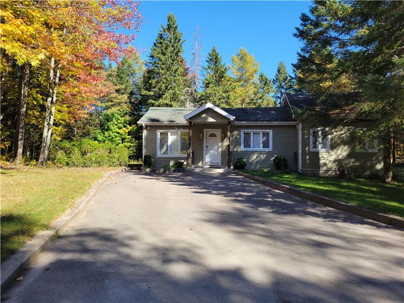CHALET CHARMANT ET L'ENDROIT IDEAL POUR  LES AMATEURS DE LA NATURE RESERVEZ POUR L'ETE