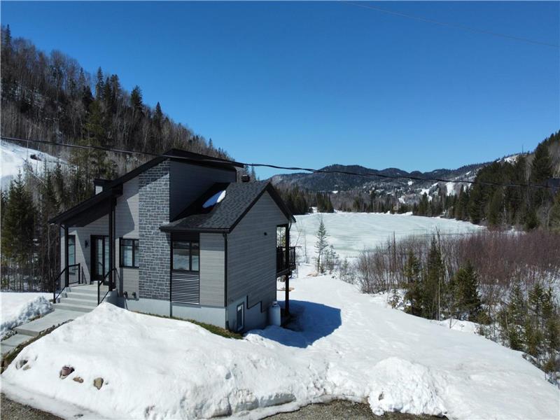 *Galaxia| Aquila | hot tub | sauna | billard | Lac Bourgeois