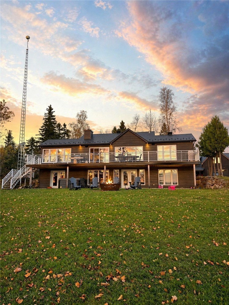 Chalet Le Péninsule - Lac Taureau - St-Michel des Saints (Location au mois)