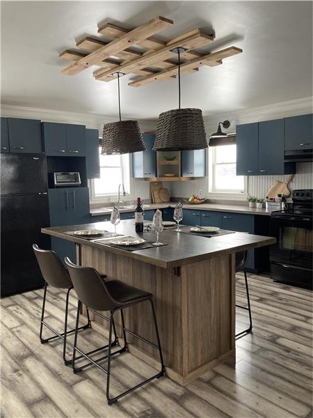 5 minute to the beach. 1050$/week. Air conditioning wifi.  grocery 5 min.