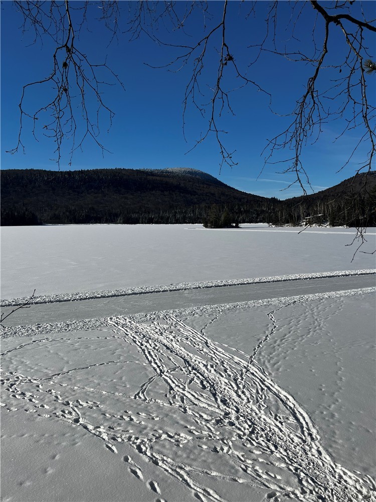 St-Donat, Le Huard, petit paradis rustique sur le bord de l'eau près du Parc du Mont Tremblant