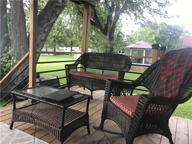 Relaxing getaway Cottage : with view on the lake and fireplace (~1 h from Mtl)