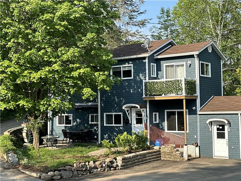 Maskinongé lake's beach - Elf's bookworm Chalet