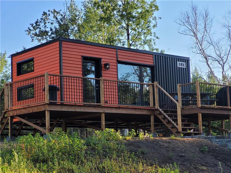 LE MONARQUE  Enchanting decor, guaranteed tranquility, our CoolBox will charm you