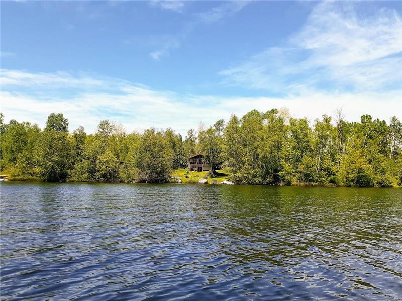 Chalet : Domaine des bouleaux / Chic rustique avec toit cathédrale, bord du Lac St-Paul