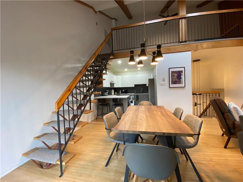 Spacious condo on 3 floors located a few minutes from the Mont St-Sauveur slopes